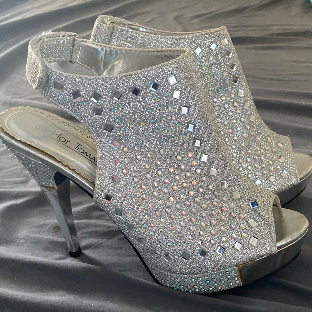Hot Tomato silver shiny cocktail heels